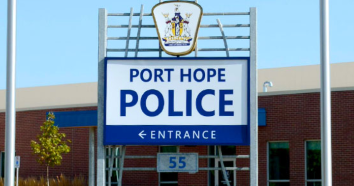 Жена в Порт Хоуп Онтарио е изправена пред жена в