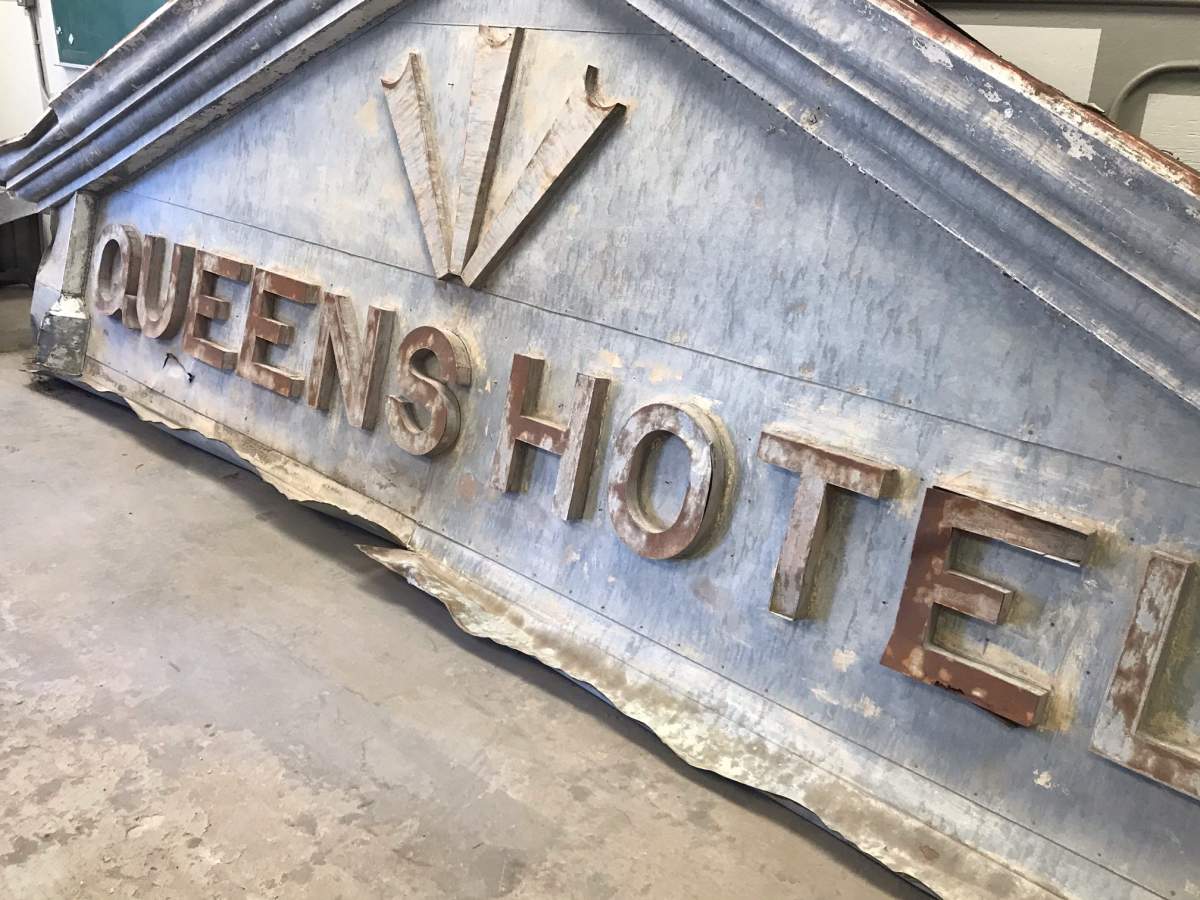 The sign from Queens Hotel in Calgary.