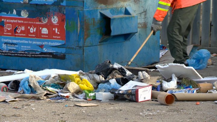 Volunteers with the Central Urban Métis Federation tried to clean up the Meadowgreen recycling depot, but were asked to leave by the city.