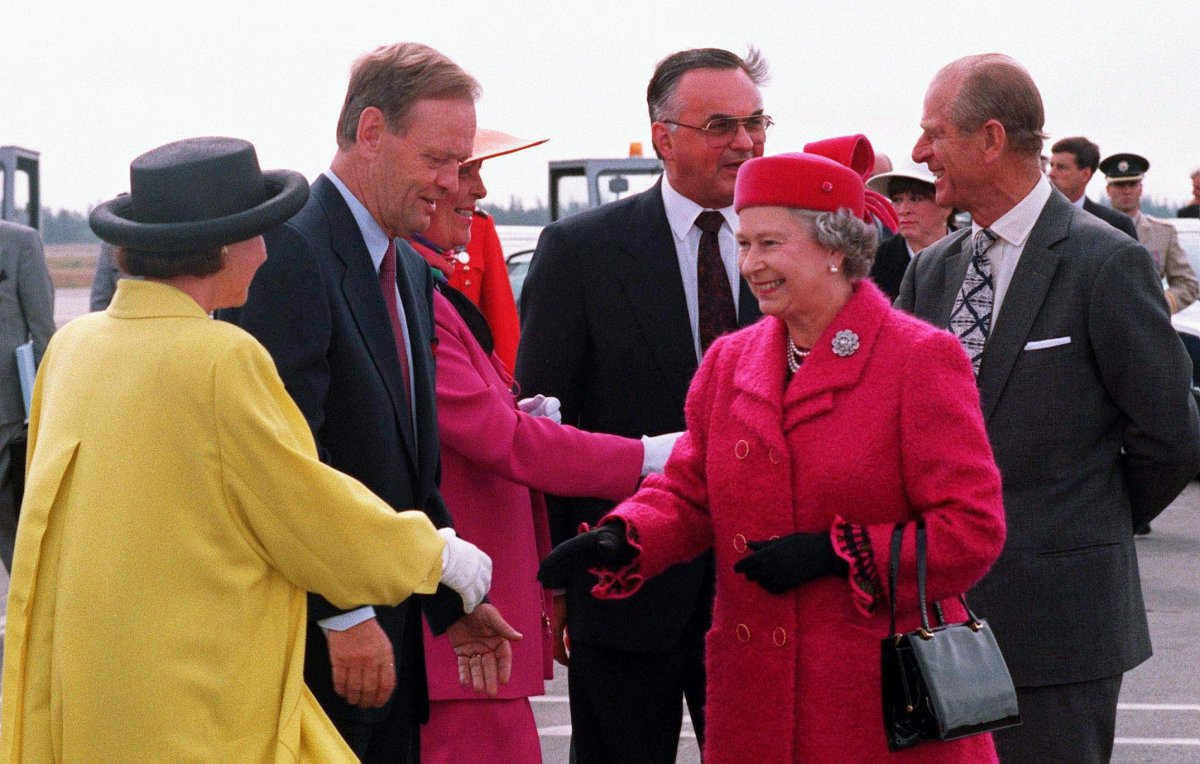 Queen Elizabeth II bids goodbye to Prime Minister Jean Chretien and his wife Aline, (L), as Prince Philip, (R), chats with Governor General Ray Hnatyshyn and his wife Gerda as they depart Yellowknife, Northwest Territories, Aug. 22, 1994.  