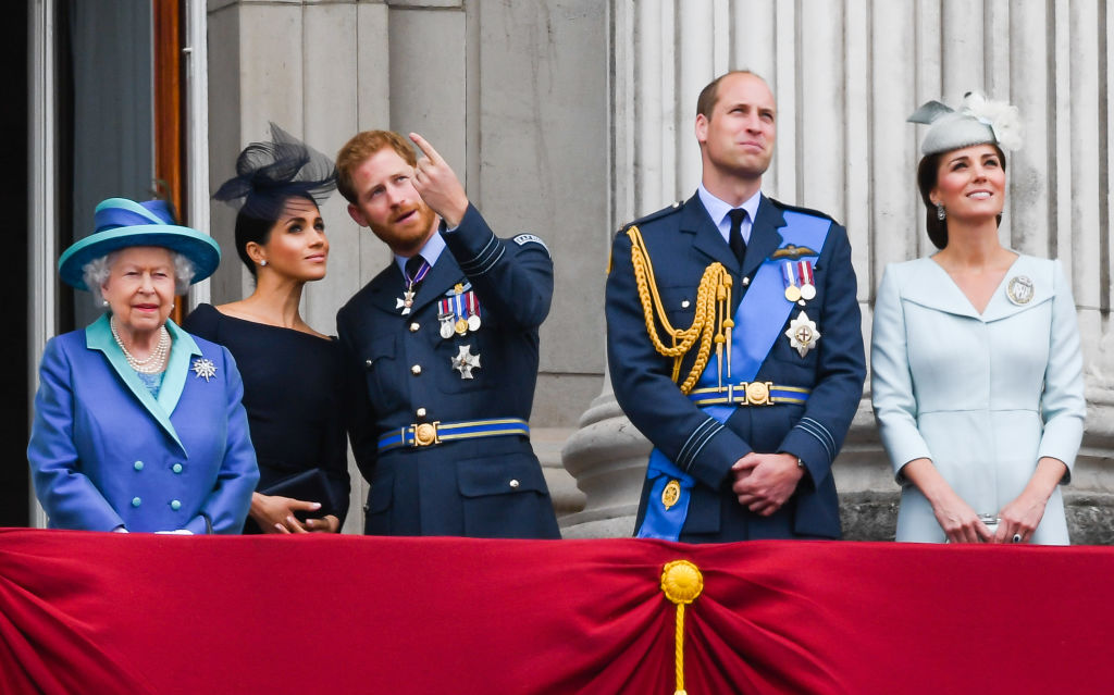LONDON,  UNITED KINGDOM - JULY 1O:  Queen Elizabeth ll, Meghan, Duchess of Sussex, Prince Harry, Duke of Sussex, Prince William, Duke of Cambridge and Catherine, Duchess of Cambridge stand on the balcony of Buckingham Palace to view a flypast to mark the centenary of the Royal Air Force (RAF)  on July 10, 2018 in London, England. (Photo by Anwar Hussein/WireImage).