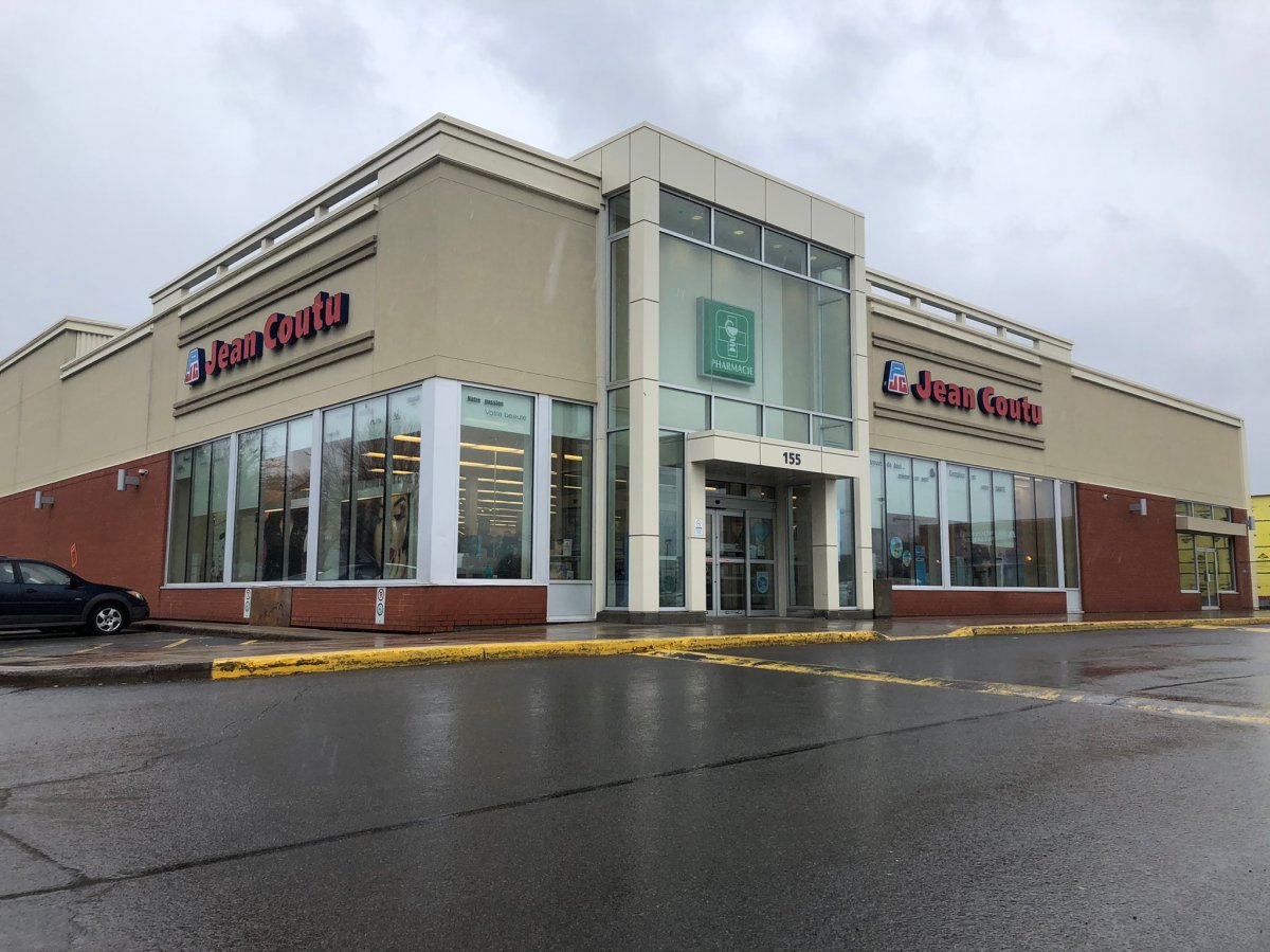 The alleged incident took place at this Jean-Coutu pharmacy in Repentigny, Que.