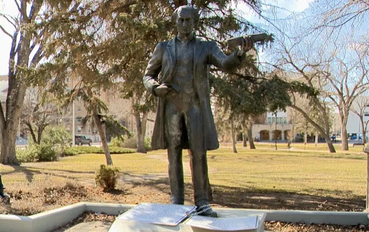 A historian out of the University of Manitoba says removing the John A. Macdonald statue from Regina's Victoria Park does not erase history. 