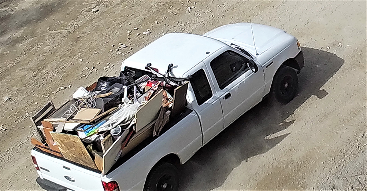 Surveillance photo of the truck with a full load of garbage.