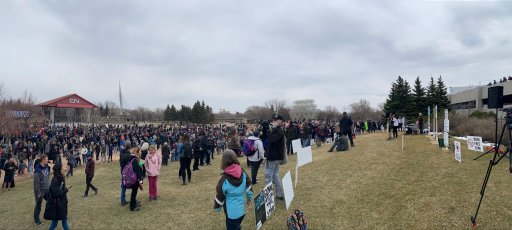 Hundreds of protesters flouted public health orders Sunday in protest of COVID-19 restrictions. (photo: GLOBAL NEWS)