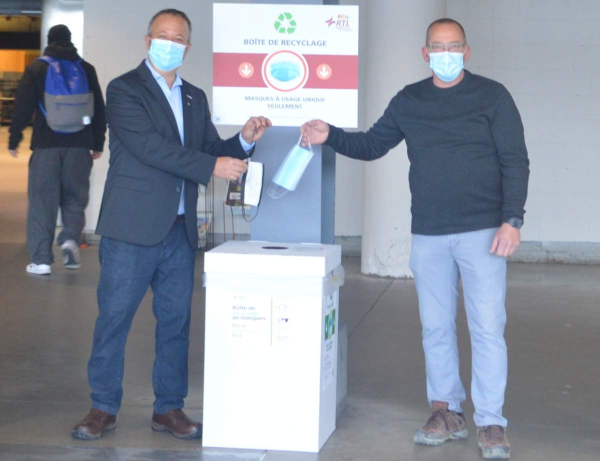 The RTL has set up boxes at the Longueuil terminus for masks to be recycled. Thursday, April 22, 2021.