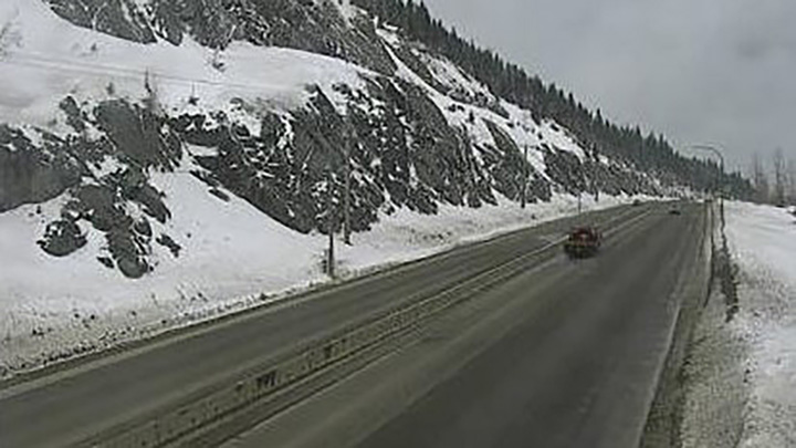 Road conditions at the summit of the Coquihalla Highway on Friday, April 9, 2021. Environment Canada has issued a snowfall warning for the highway, between Hope and Merritt.