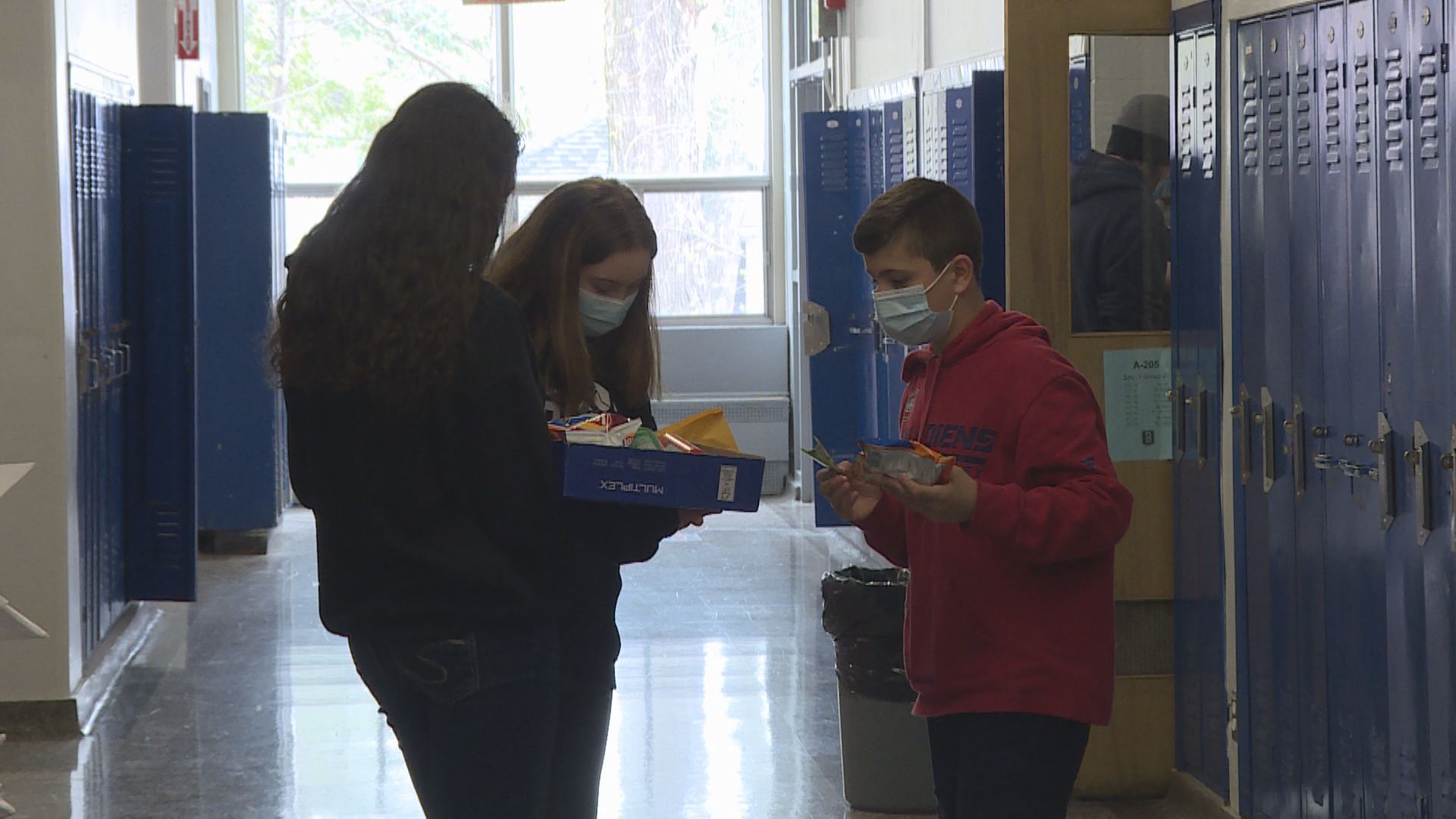 Beaconsfield High School graduating students cater pizza lunch for a cause  - Montreal