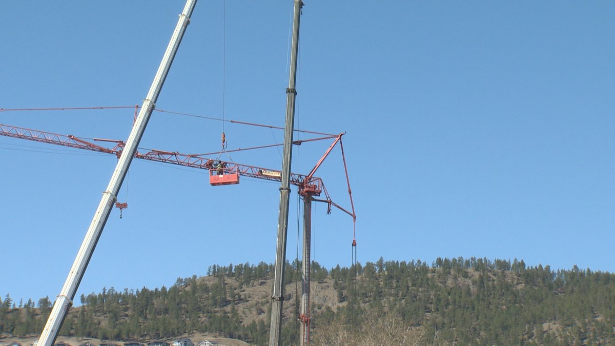Kelowna crane removed, evacuation order and road closures rescinded