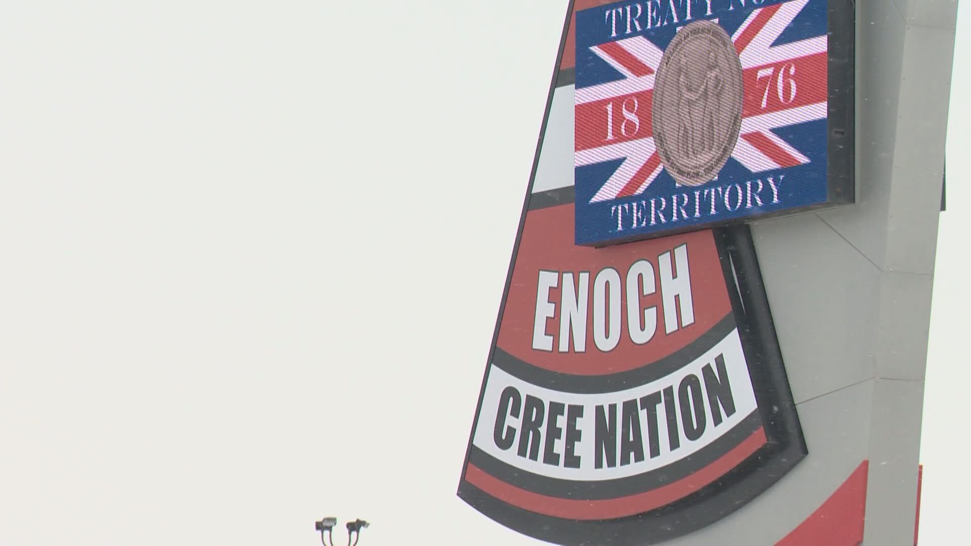 Във вторник следобед бяха евакуирани домове в Enoch Cree First