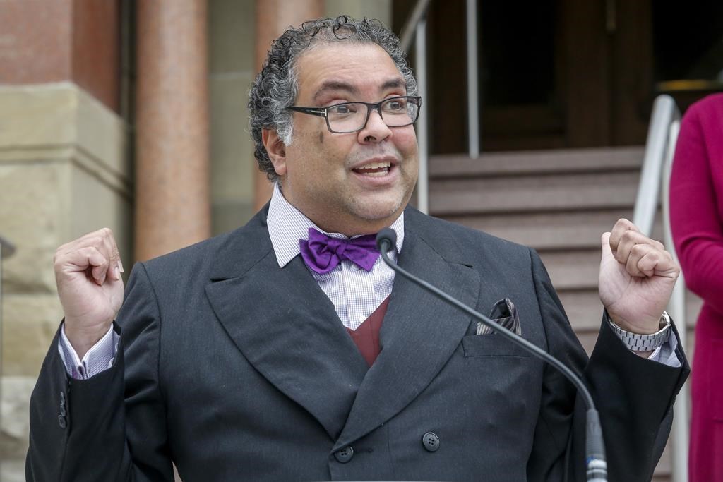 Бившият кмет на Калгари Нахид Ненши все още не е