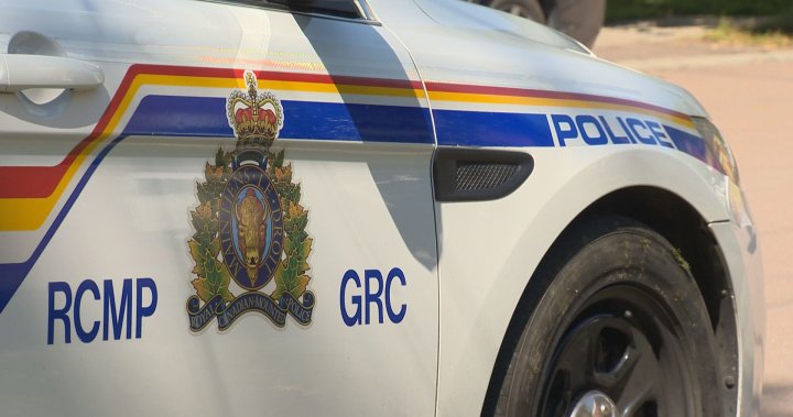 RCMP разследва след блъснат и убит пешеходец от превозно средство в района на Ред Диър