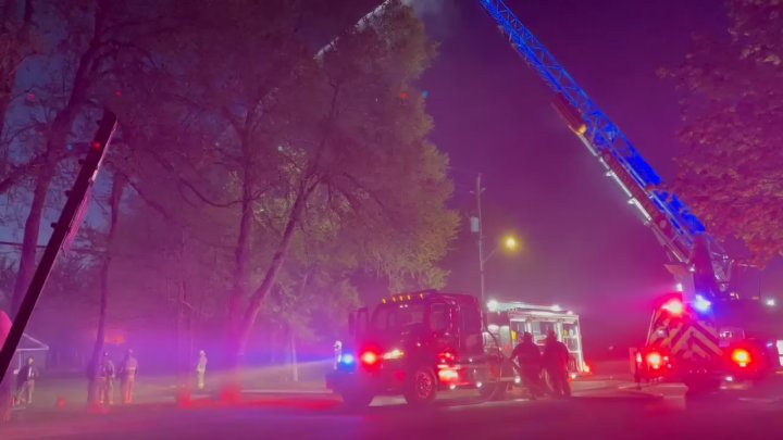 Bath, Ont., home a ‘total loss’ after raging fire - Kingston | Globalnews.ca