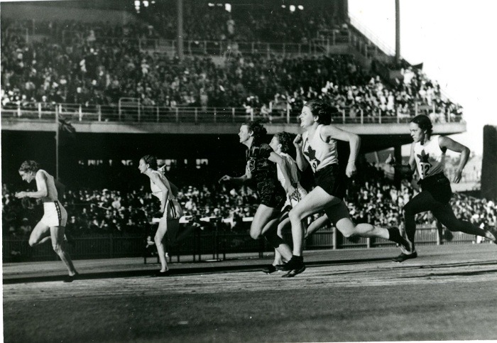 Barbara Howard competing in the 100-yard dash at the 1938 British Empire Games
