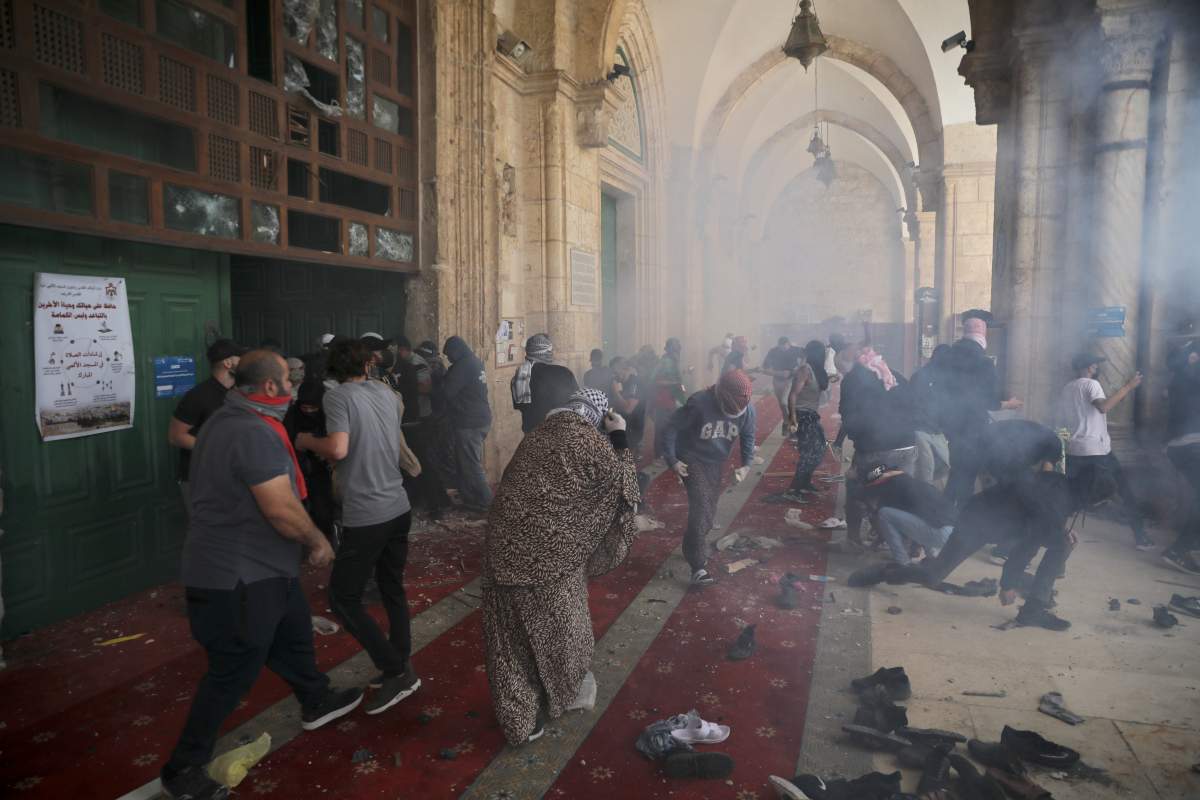Palestinians clash with Israeli security forces at the Al Aqsa Mosque compound in Jerusalem’s Old City May 10, 2021.