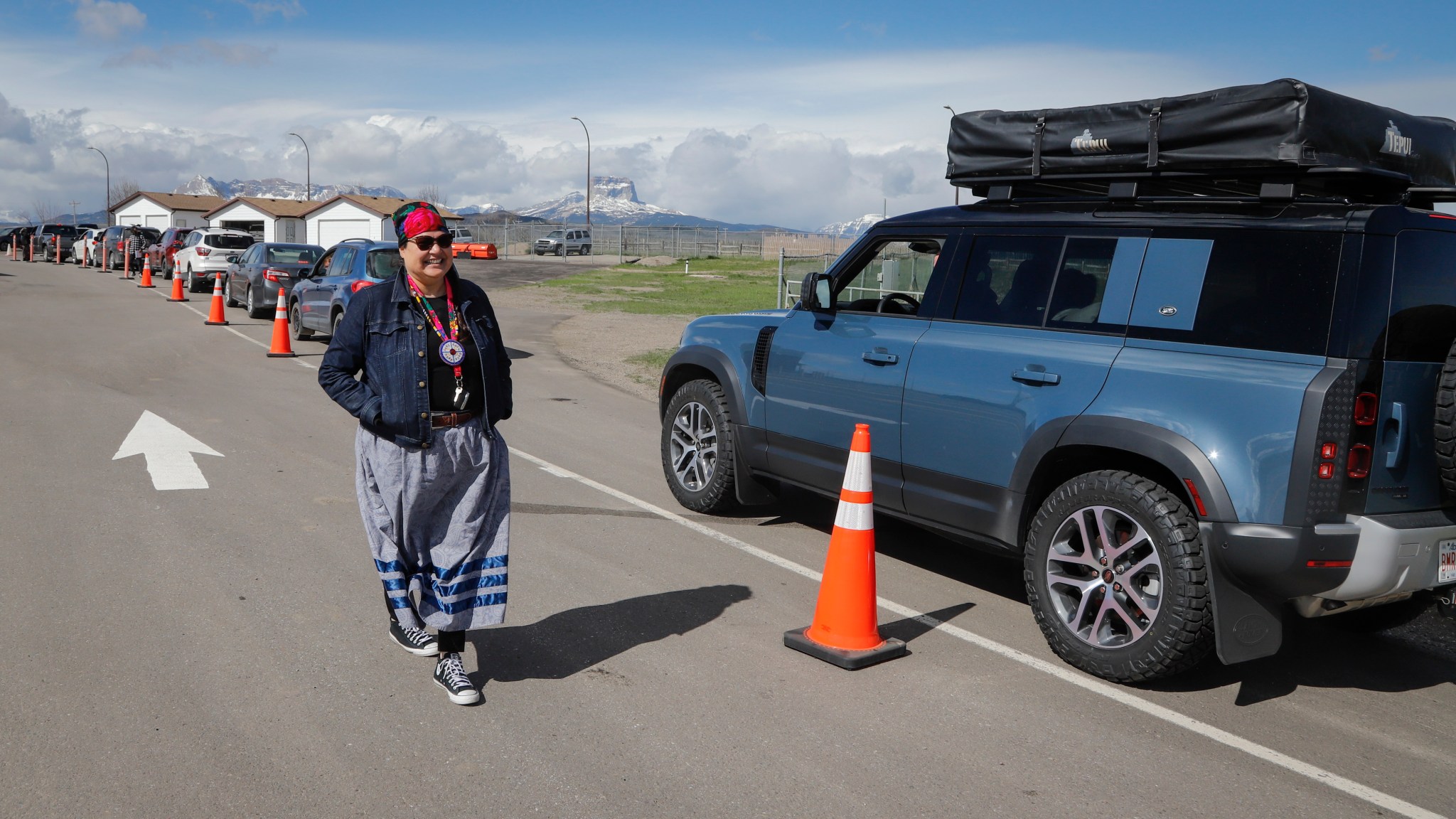 Bonnie Healey, health director for the Blackfoot Confederacy, chats with southern Alberta residents lining up to get shots of a COVID-19 vaccine from a Montana tribe in Carway, Alta., Tuesday, May 18, 2021.