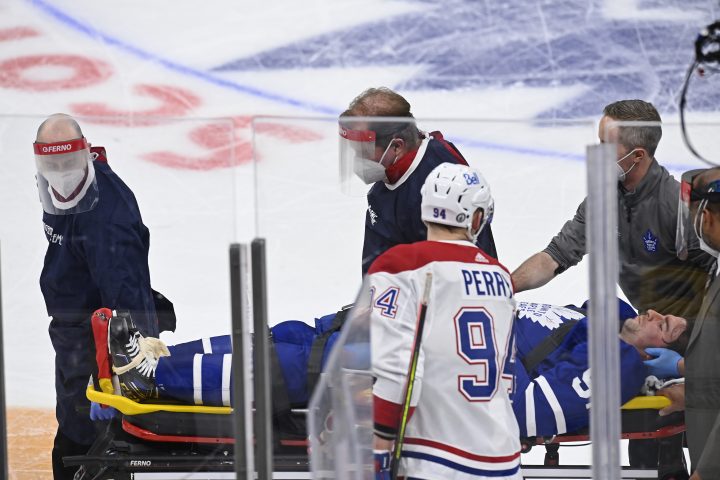 Dubas: Leafs' Tavares suffered knee injury along with concussion