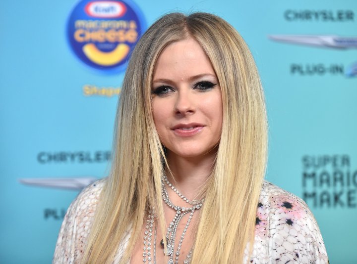 Avril Lavigne announces first crossCanada tour in more than a decade