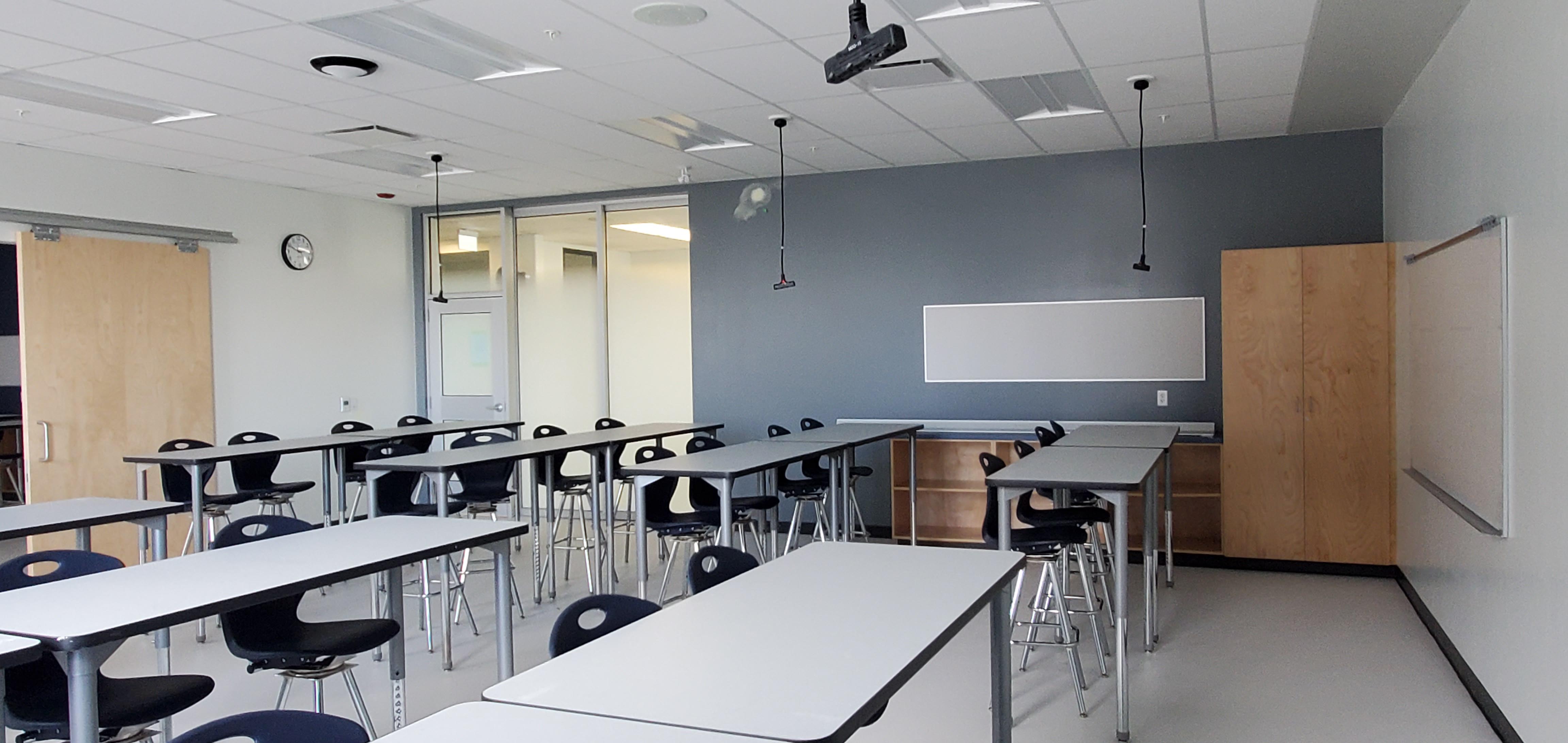 Министърът на образованието Деметриос Николаид казва че 14 те нови училищни