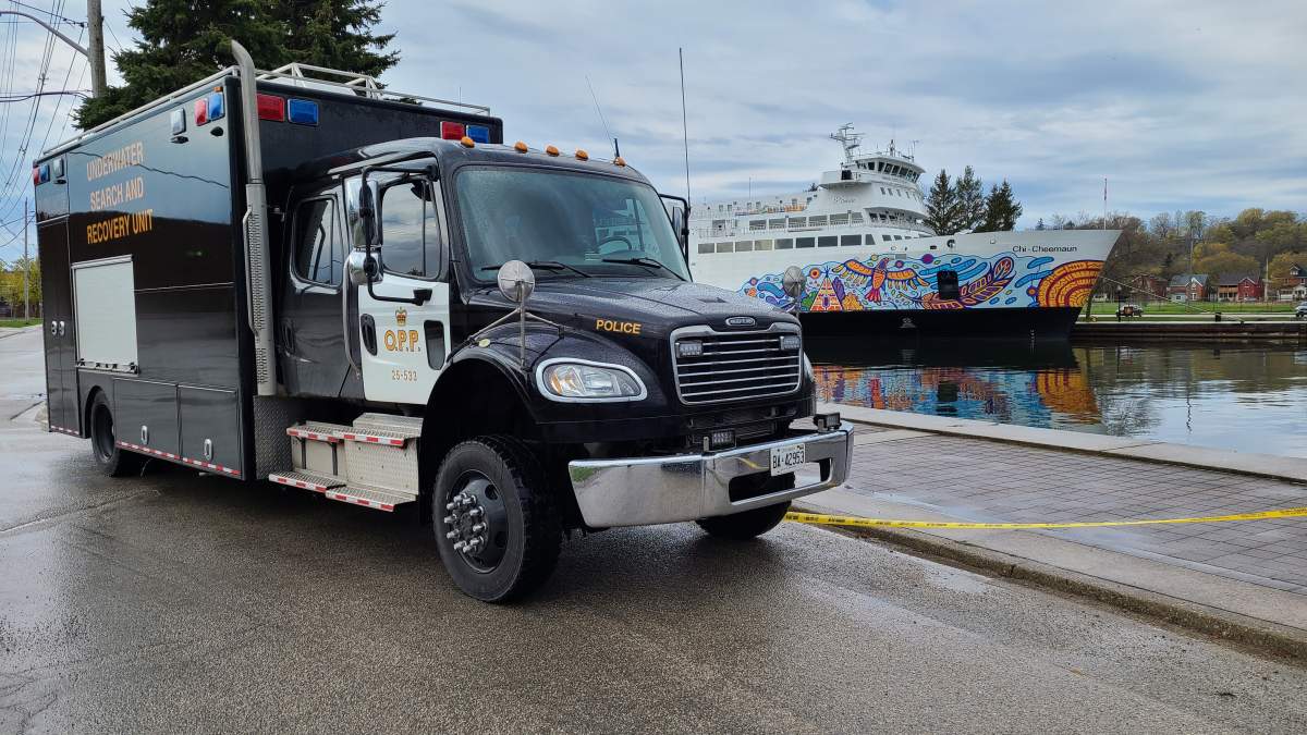 In a tweet, police said they received reports of a vehicle driving into the water just after 5 a.m. Sunday. OPP believe the vehicle is either a minivan or large wagon.