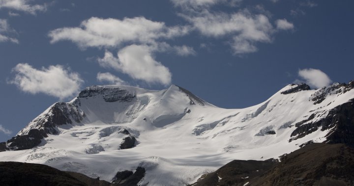 Dos personas murieron tras una avalancha en Mount Alberta: Parks Canada