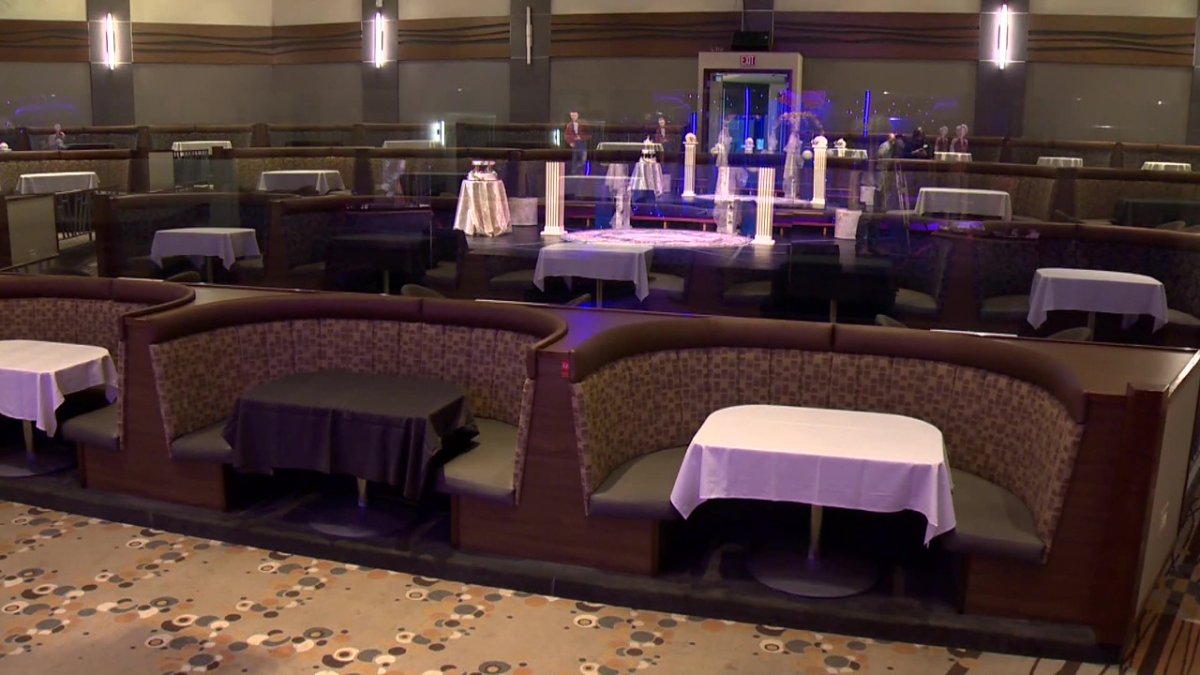 Dinner theatre brings Sin City to Edmonton with Las Vegasstyle wedding