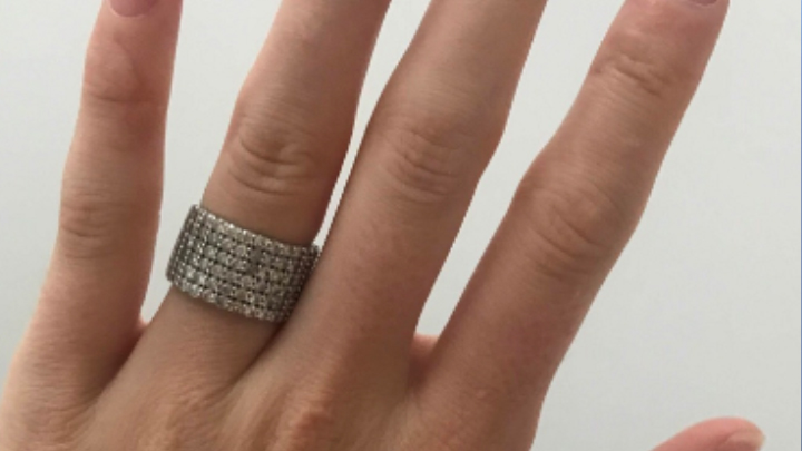 Calgary police are looking to find a stolen wedding ring valued at $20,000.