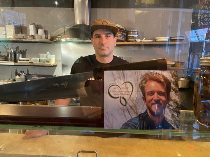 Restaurant owner Cam Dobranski is mourning the death of chef Skyler Wallinder. The restaurant has put up Wallinder’s photo beside his favourite knife as a tribute to him.