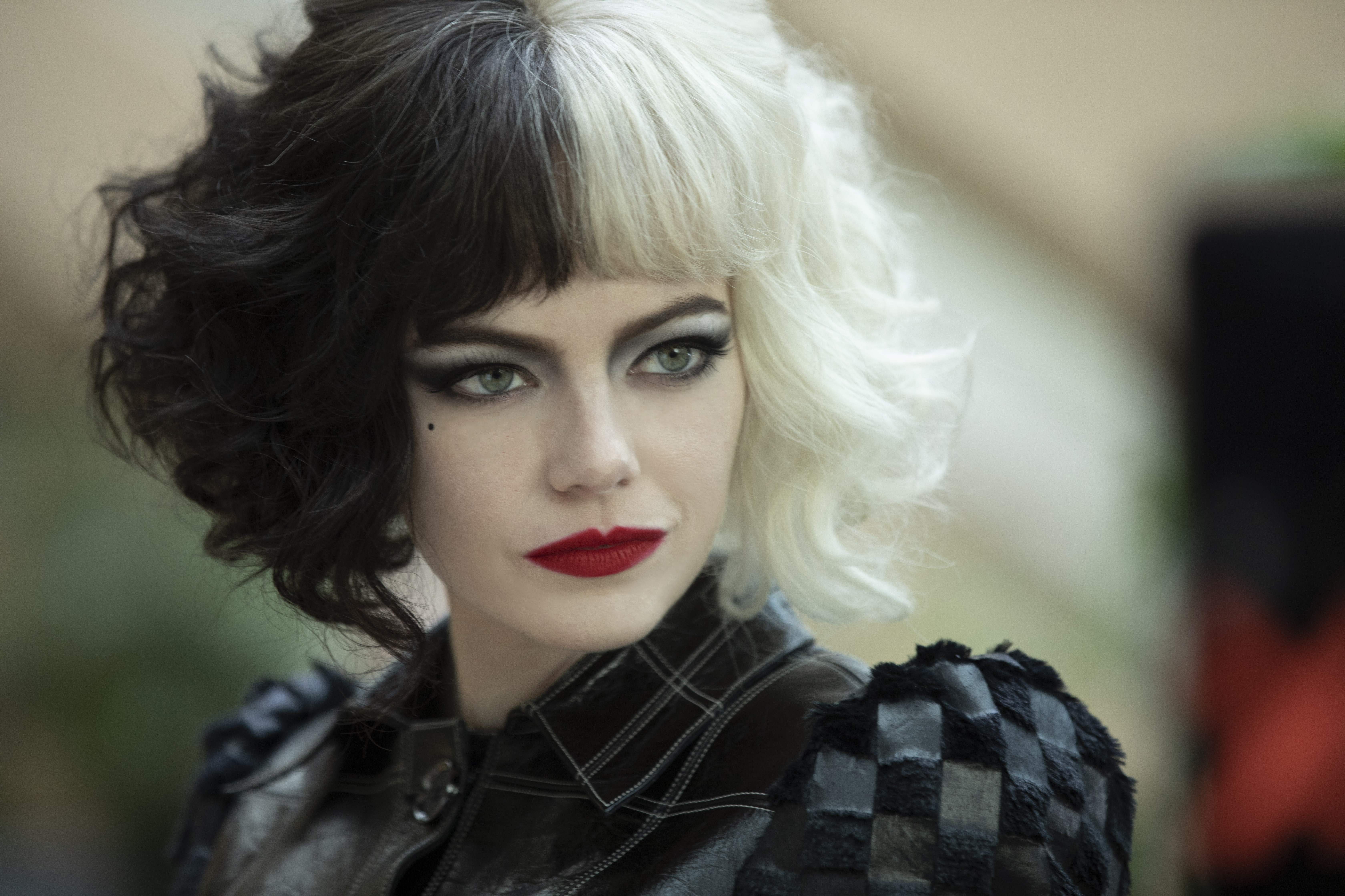 Cruella Review Emma Stone Does Her Best In This Multi Movie Mish Mash National Globalnews Ca