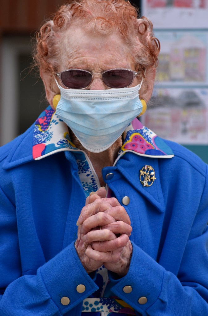 98 Year Old Retired Teacher Donates 100k To Armstrong B C School