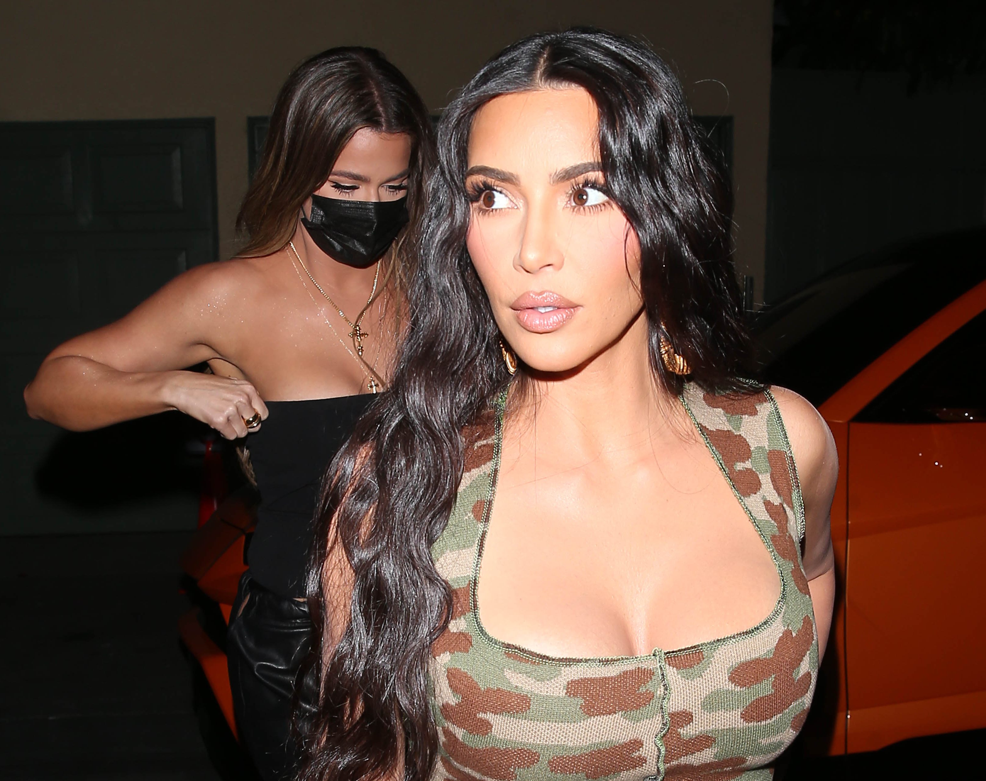 Kim Kardashian sued by staff who say they werent paid, didnt get breaks