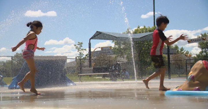Winnipeg announces extended spray pad season to ‘beat the heat’ – Winnipeg | Globalnews.ca
