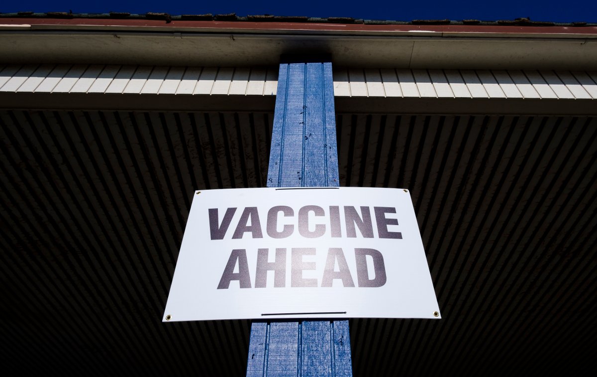 epa08971552 A sign at a COVID-19 vaccine distribution site at the Aqueduct Racetrack in the Queens borough of New York, New York, USA, 28 January 2021. New York City is running out of its initial supply of the COVID-19 vaccine and is being forced to cancel and reschedule some planned appointments as the United States tries to ramp up its distribution and administration of vaccines.  EPA/JUSTIN LANE.