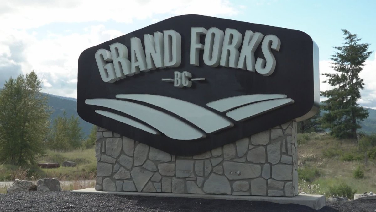 The Province, through BC Housing, and the City of Grand Forks have signed a memorandum of understanding (MOU) formalizing their commitment to work together to develop new housing for people in the community.