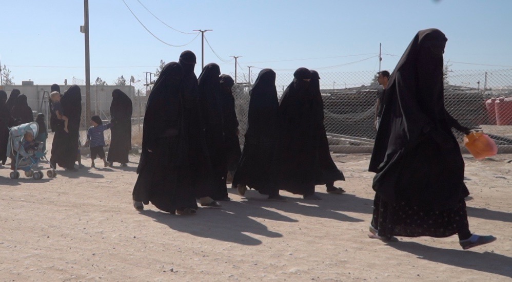 Canadian woman released from ISIS camp cooperating with police, former ambassador says - image