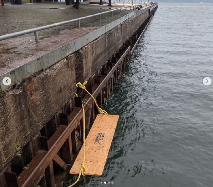 Duckling Docks being installed along the Toronto waterfront
