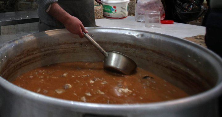 Chef muere después de caer en un plato de sopa en el Salón Nacional de Bodas de Irak قاعة