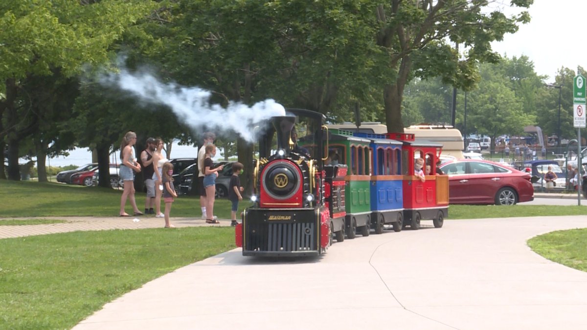 The Aquatarium Express brings riders around Blockhouse Islands and through the city's historic railway tunnel. 