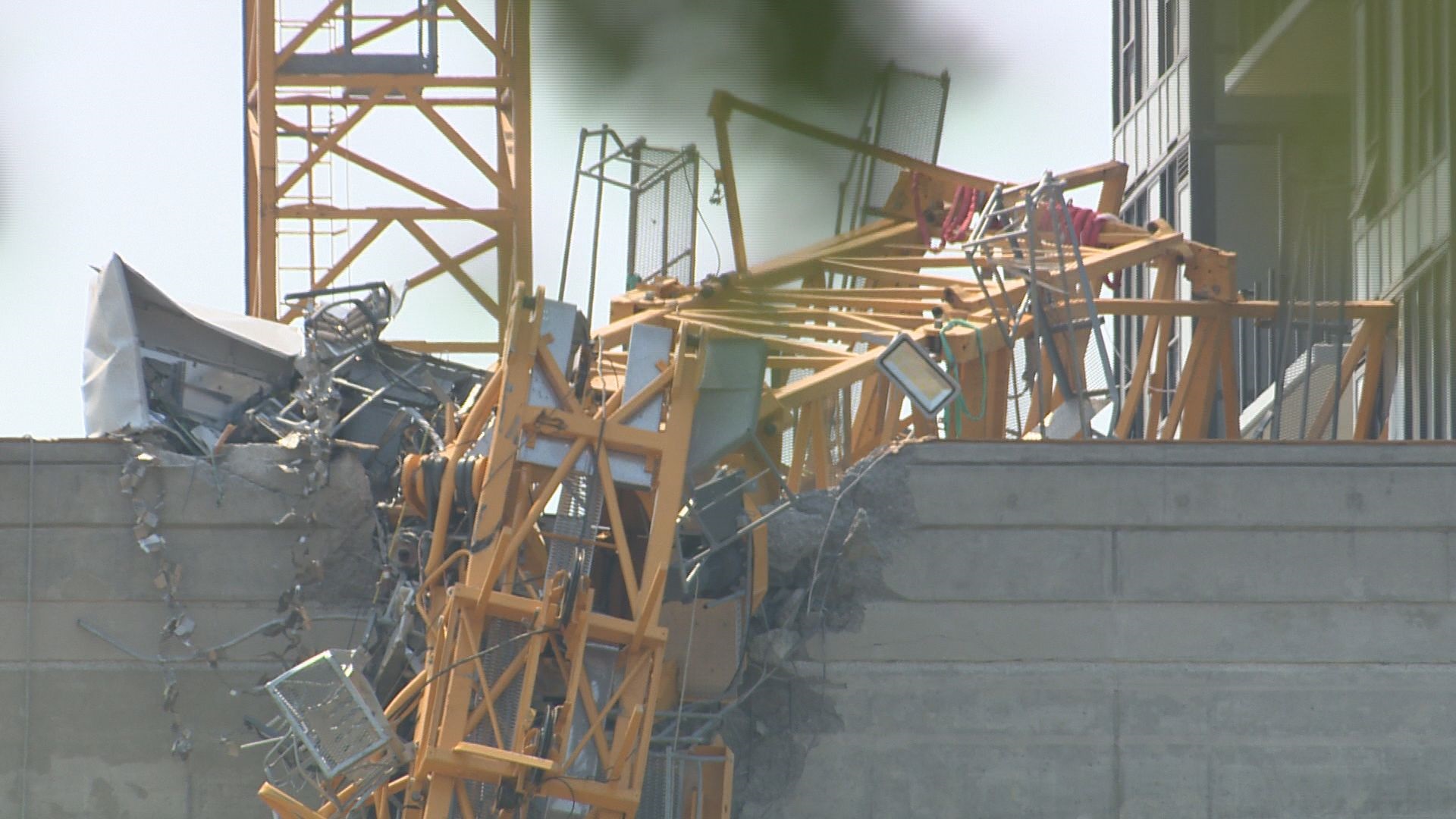 Multiple Fatalities After Crane Collapses In Downtown Kelowna Police Say Globalnews Ca