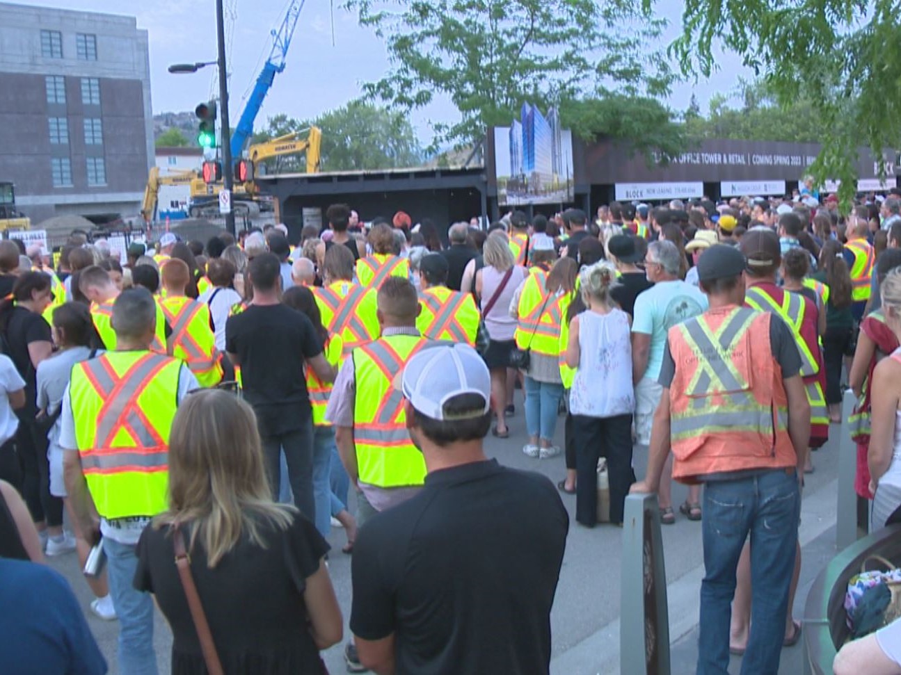Kelowna crane collapse: Crowd gathers to attend Friday ...