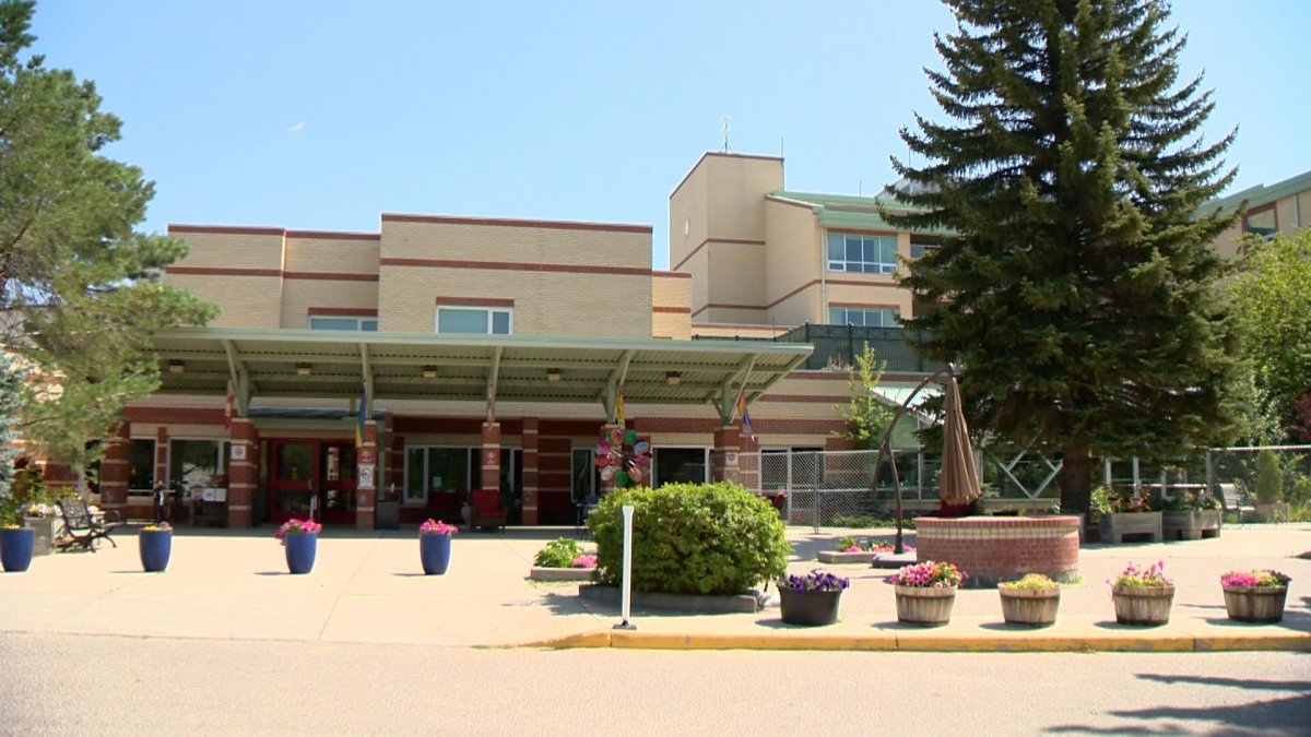 Sherbrooke Community Centre in Saskatoon says a person who tested positive for COVID-19 is isolating and it places Kinsmen Village in a “suspect” outbreak.