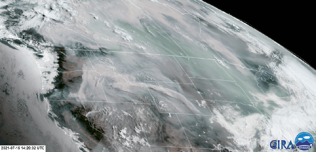 Satellite images show wildfire smoke spreading across Canada - image