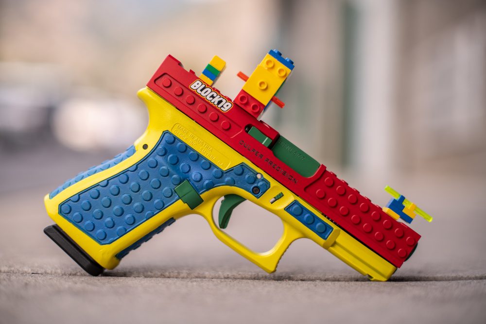 Toy hand guns on sale that look real