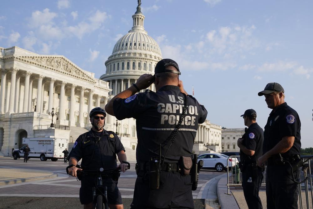 Police Investigate Active Bomb Threat Near U S Capitol National Globalnews Ca [ 667 x 1000 Pixel ]