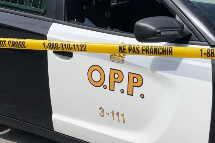 1 dead following 2-vehicle collision on Highway 403 in Brant County