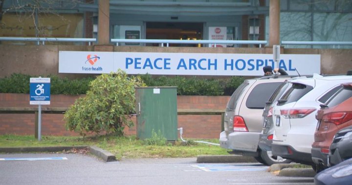 Министърът на здравеопазването защитава заснемането на филм в болница Peace Arch