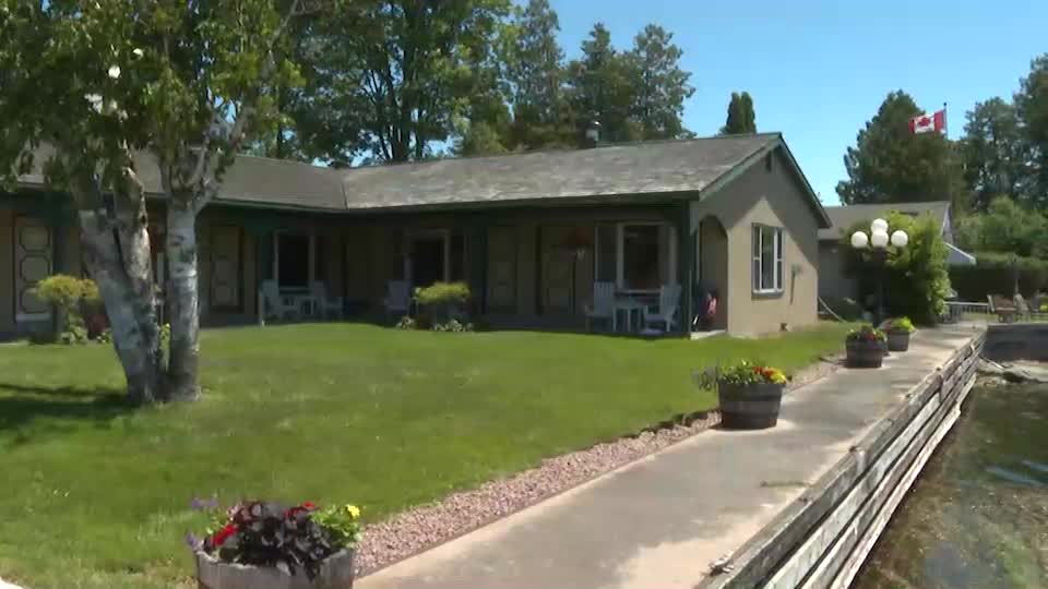 Border towns react to Canadian border opening to U.S ...