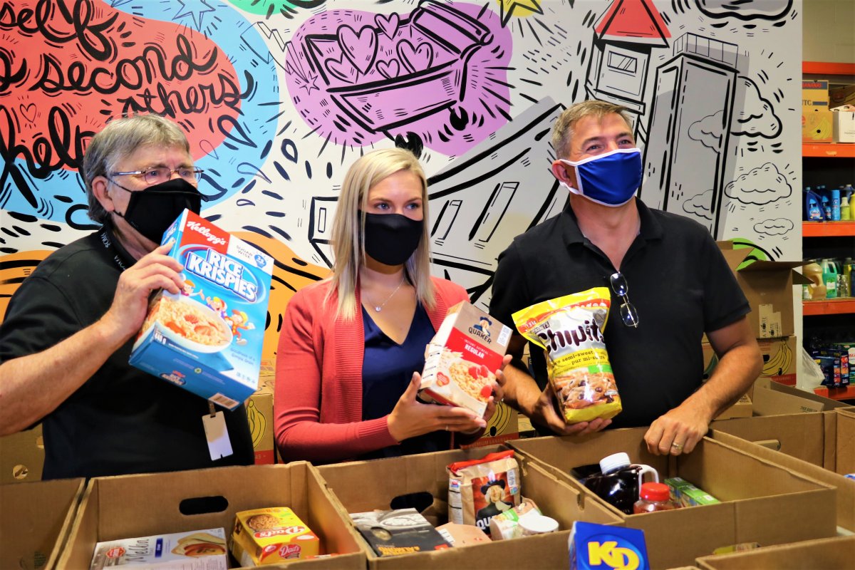 A food drive in Peterborough County collected more than 8,000 pounds of food, Warden J. Murray Jones, Kawartha Food Share GM Ashlee Aitken and Peterborough-Kawartha MPP Dave Smith announced Tuesday.