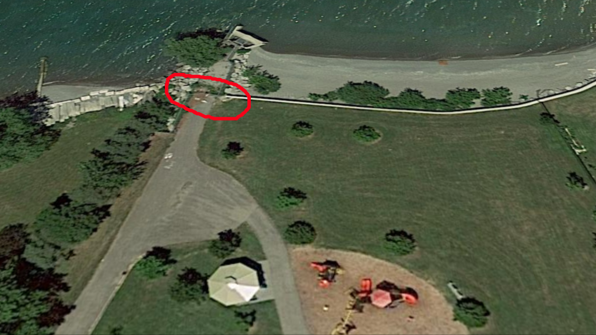 An overhead shot of Lake Vista Park in Stoney Creek. The area highlighted in red shows an entry point residents have been using for years to access a nearby beach. Photo provided by Google Earth.