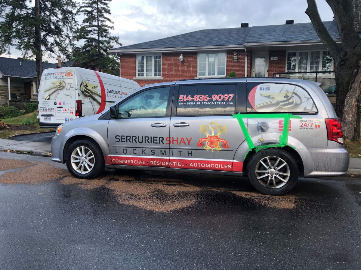 Attempted arson in Saint-Laurent borough thwarted when fire extinguished before reaching vehicles. Monday, August 30, 2021.